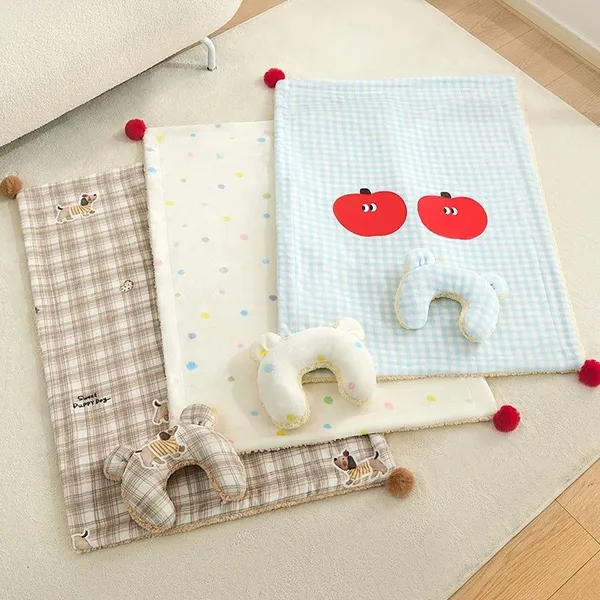 Blanket & Pillow Gift Set, set contents - Petlland private label sourcing
