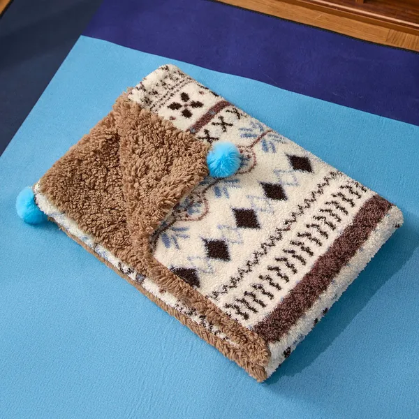 Blanket & Pillow Gift Set, knitted colourway - Petlland private label sourcing