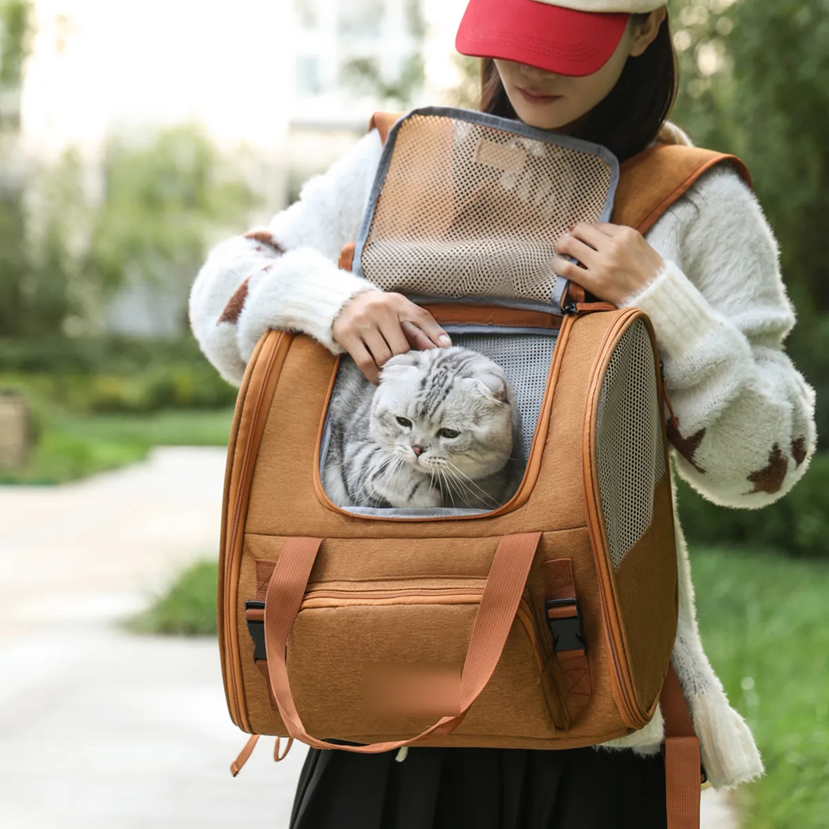 Expandable Large-Capacity Cat Backpack, in use - Petlland private label sourcing