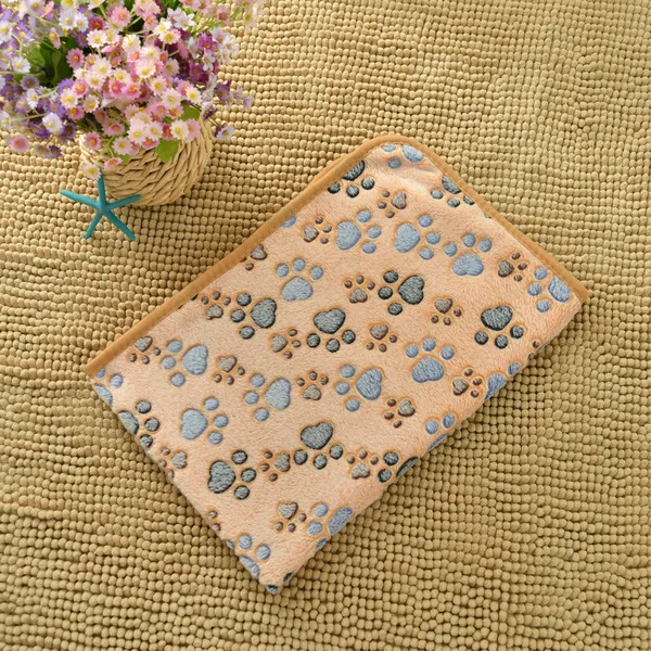 Flannel Paw-Print Pet Blanket, print option - Petlland private label sourcing