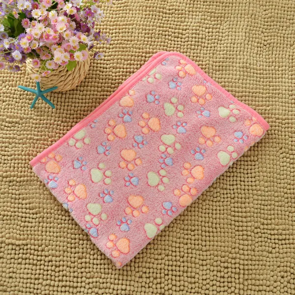 Flannel Paw-Print Pet Blanket, print option - Petlland private label sourcing