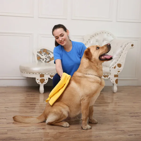 Microfiber Chamois Pet Towel, in use - Petlland private label sourcing